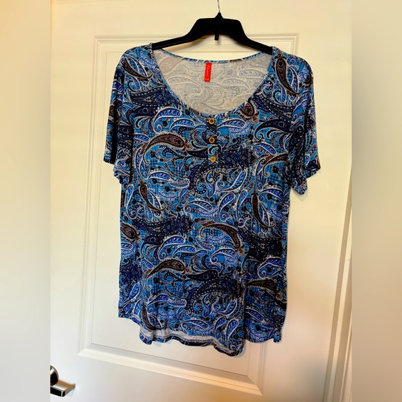 Feiersi 2X Blue Paisley Short Sleeve Top Pre-loved - Picture 1 of 4